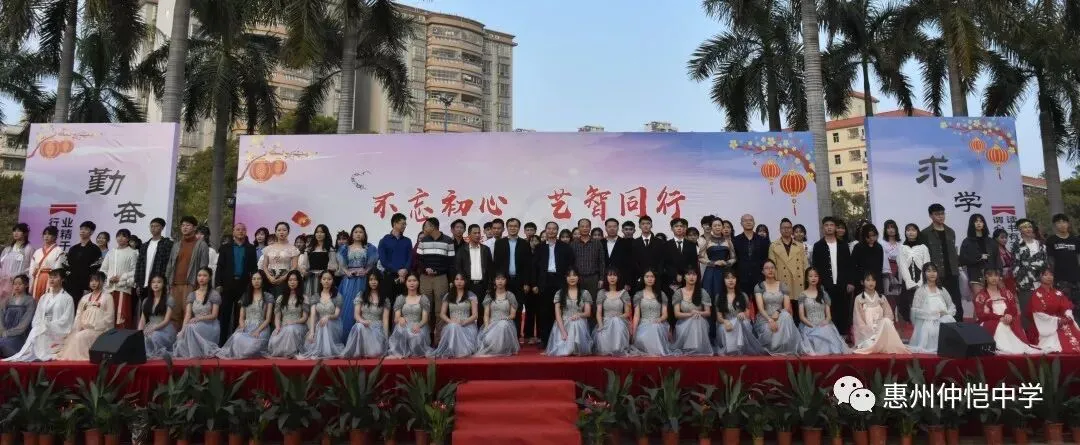老师们四重唱《举杯吧朋友》