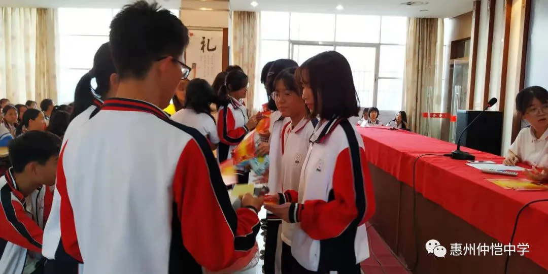 优秀成员代表进行工作小结演讲