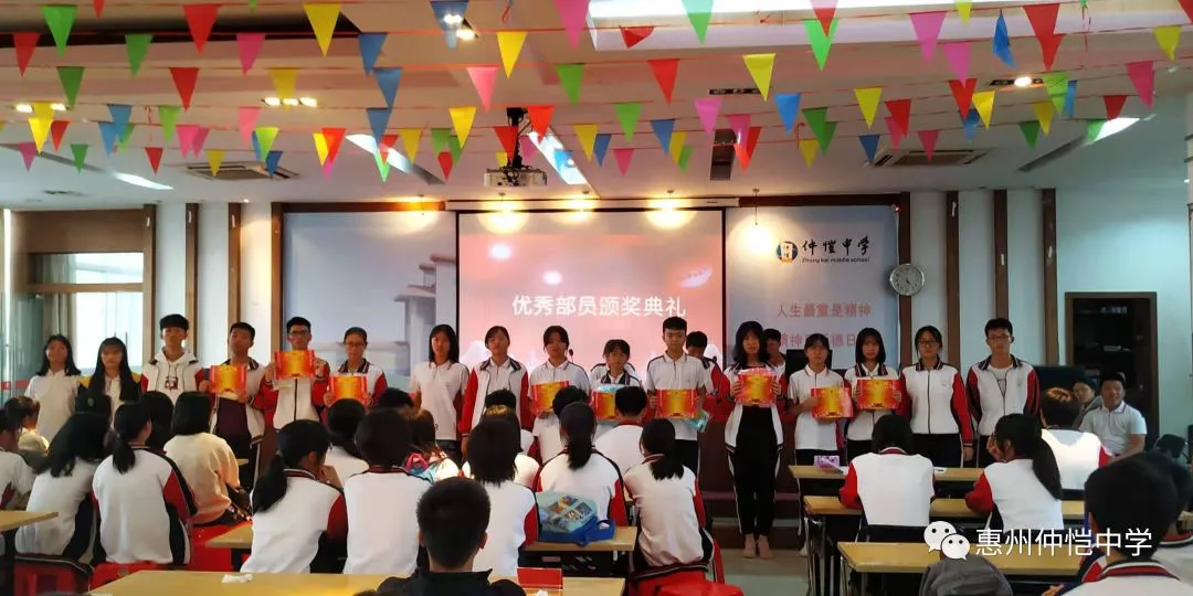 高一新生收到圣诞礼物