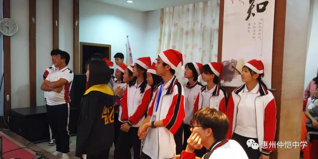 学生会成员合影留念