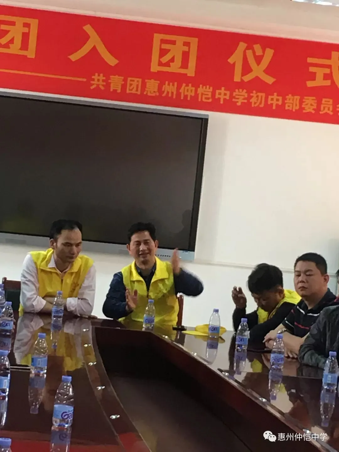 家长志愿者们积极发言交流