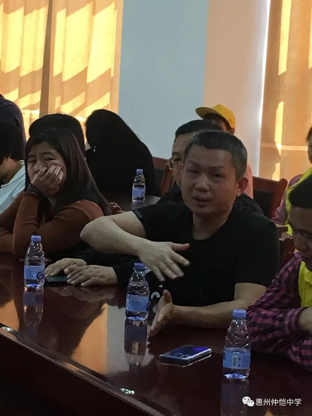 家长志愿者们积极发言交流