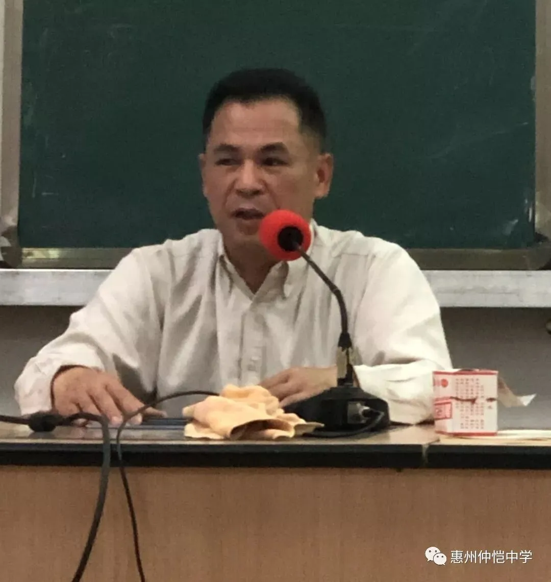 年级主任卢华林部署教学工作