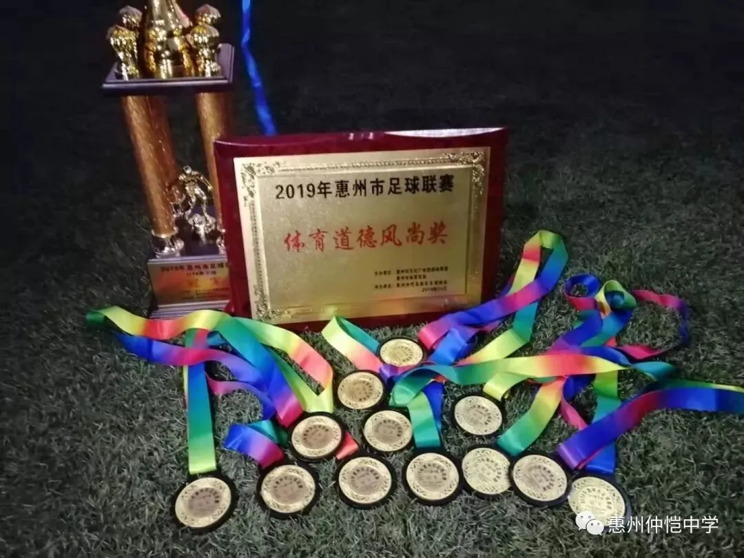 队员们在场上展现团队协作精神