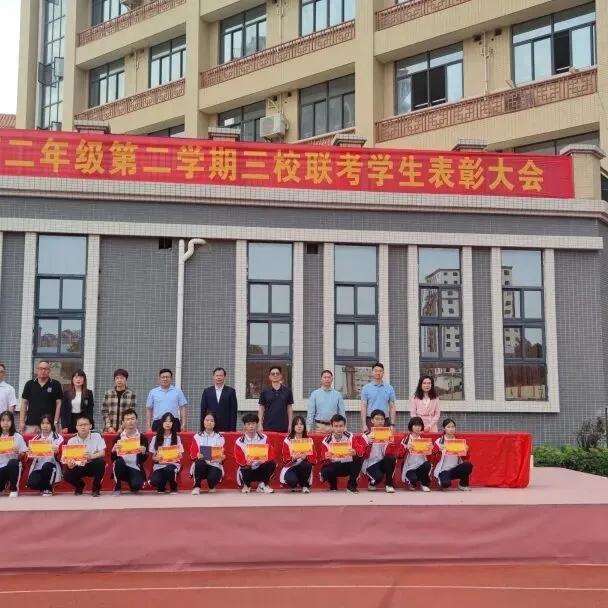 获奖学生代表分享学习经验