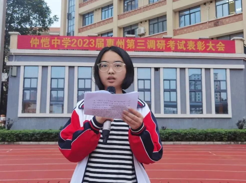 学生代表李炜煜发表励志演讲