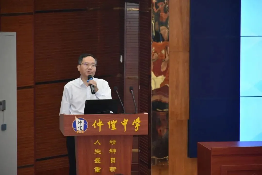 张干丁校长在大会上作总结讲话