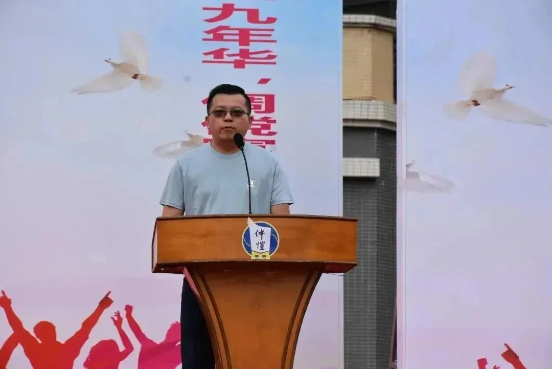 高三学子进行庄严的成人宣誓
