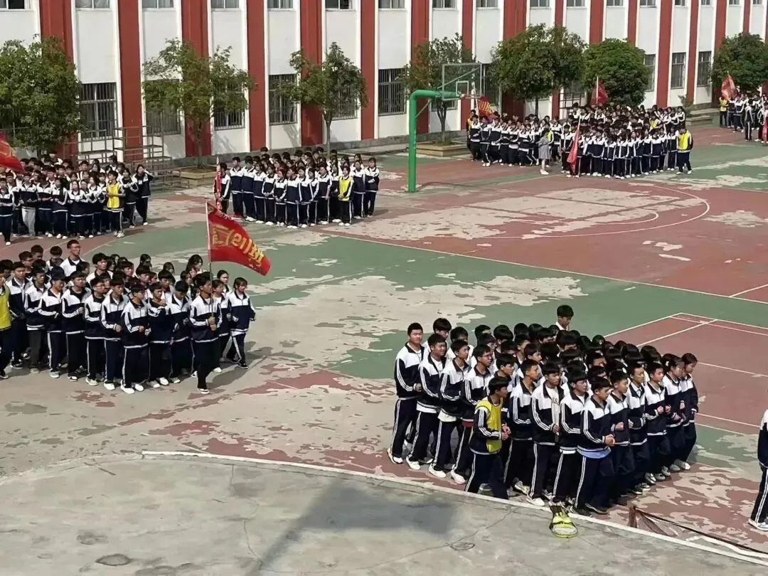 安龙四中学生跑操现场