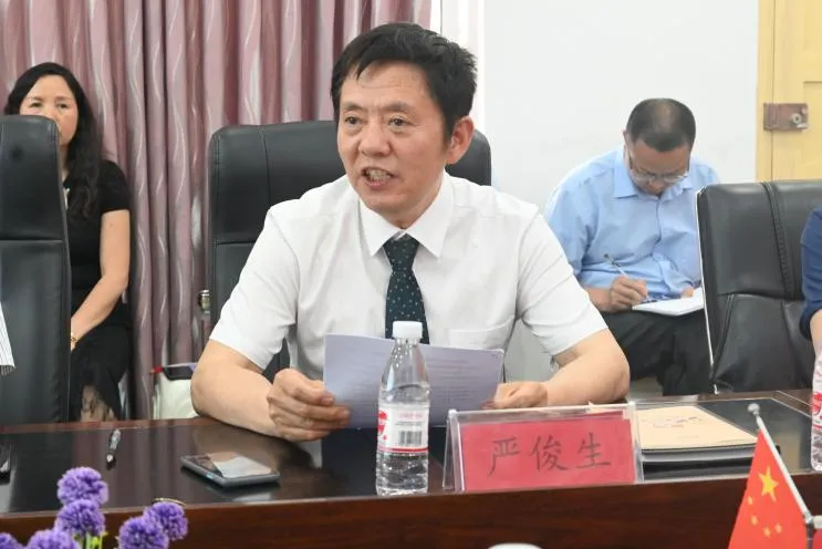 两校领导座谈交流