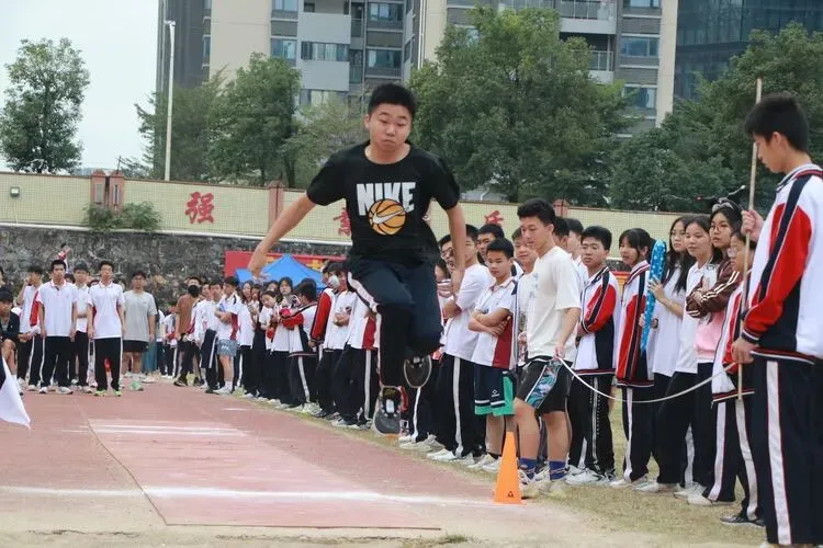 仲恺中学运动会比赛精彩瞬间