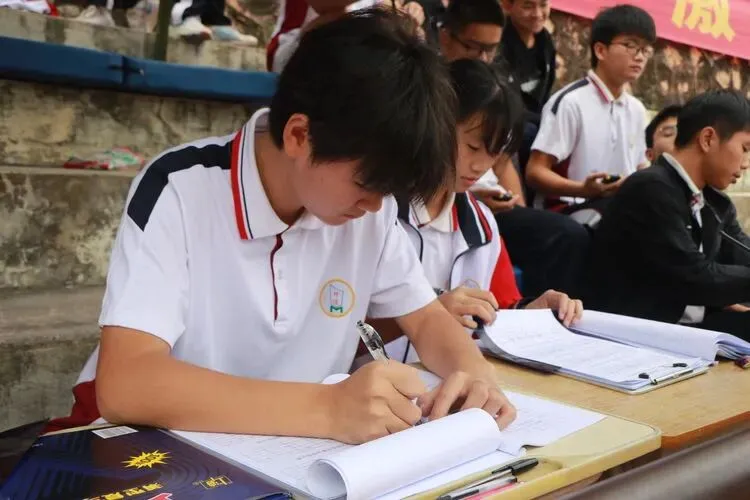仲恺中学运动会比赛精彩瞬间