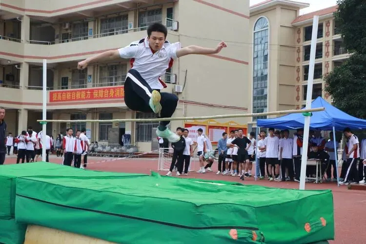 仲恺中学运动会比赛精彩瞬间