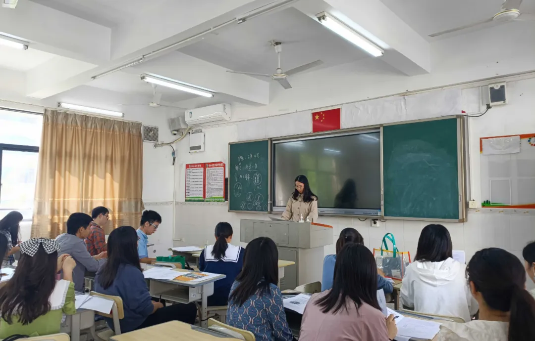 课堂互动环节，师生共同探究细胞核的奥秘