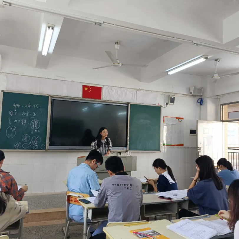 张老师通过视频导入激发学生对细胞核的兴趣