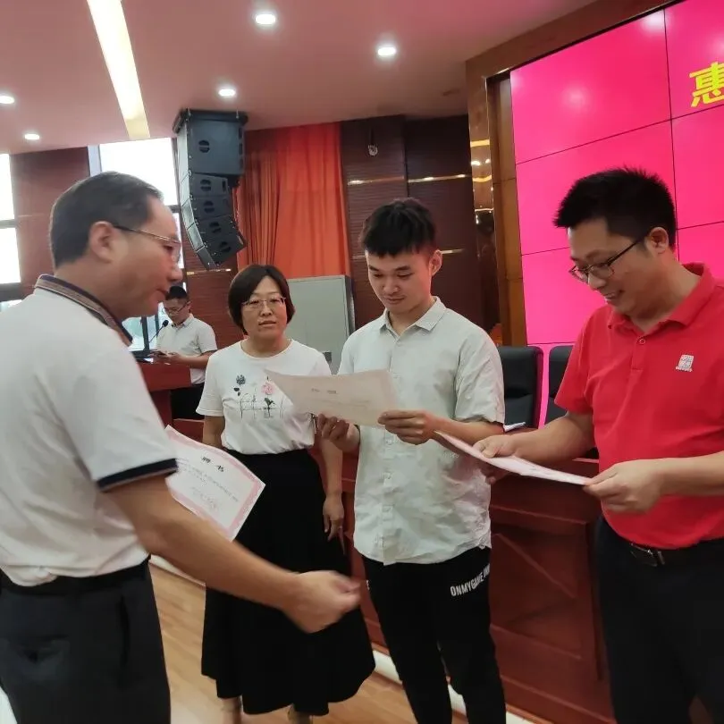 师徒合影留念
