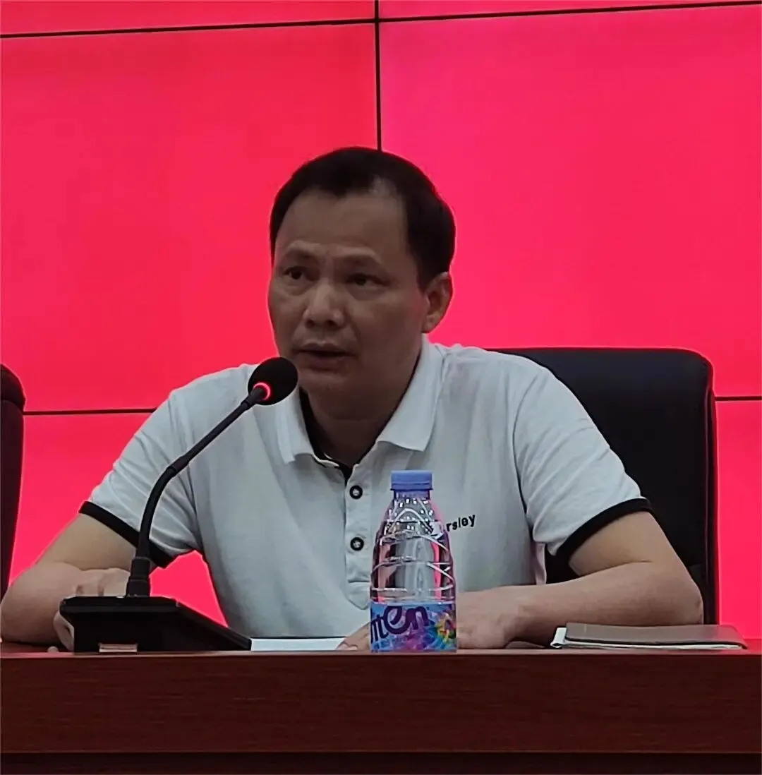 师傅代表廖文莉发言