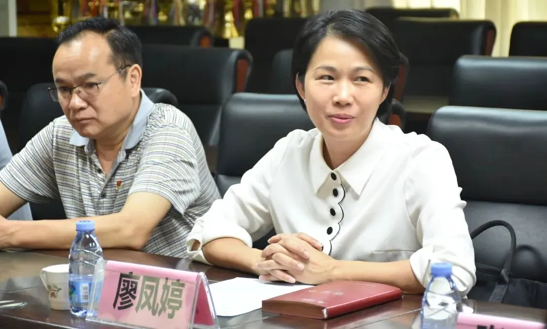 廖凤婷书记、陈平肸校长、张干丁校长共同签署教育交流合作协议