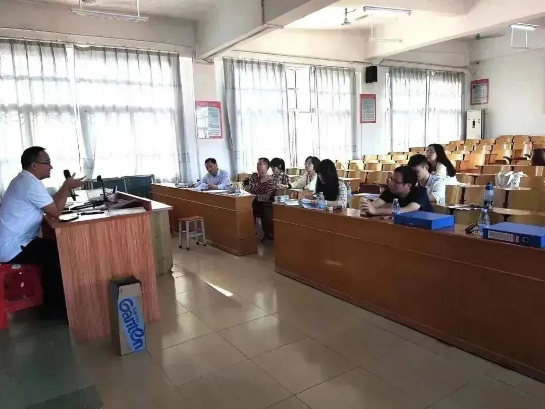 理科组课题汇报现场