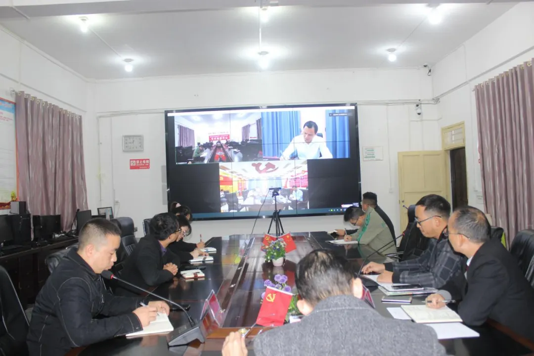安龙四中高一年级部副主任喻志鹏分享学校在新高考方面的实践与困惑