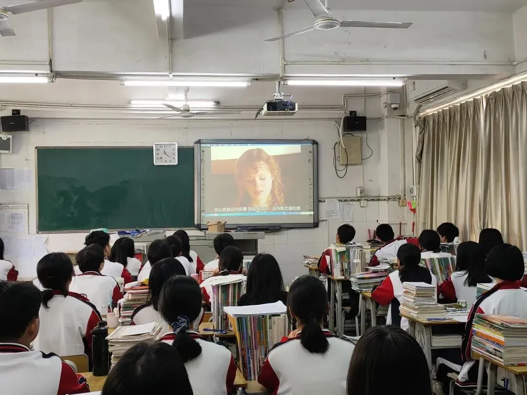 获奖学生代表合影留念