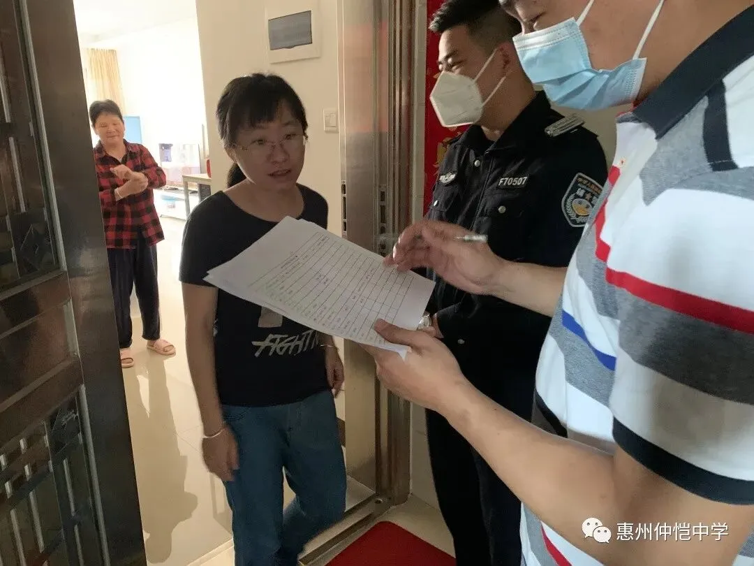 钟锦山副校长带队检查教职工宿舍用气用电安全