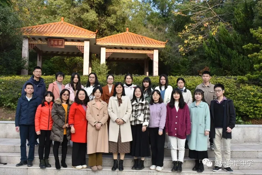 教师们在进行教学研究