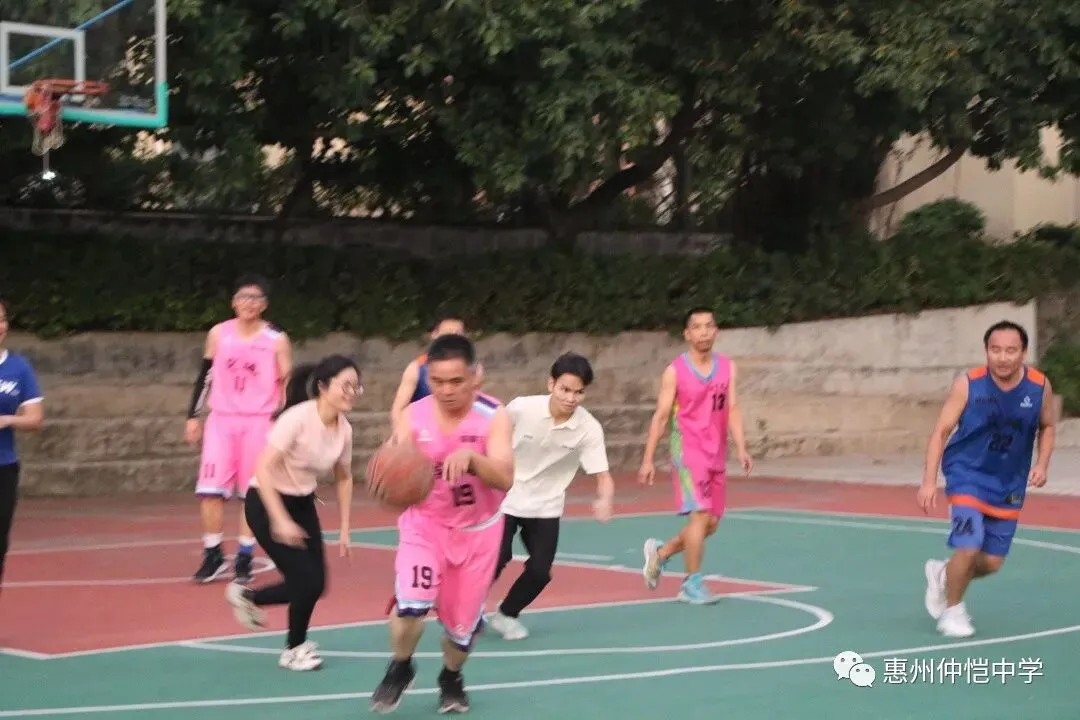 教师们在比赛中展现活力