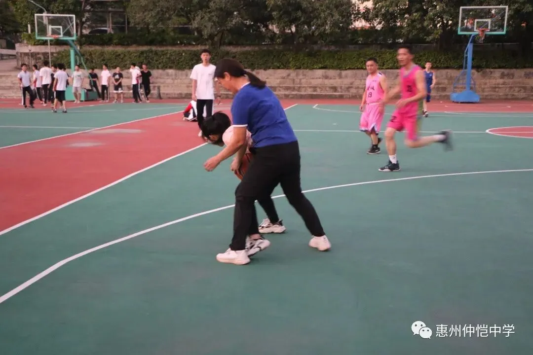 教师们在比赛中展现风采
