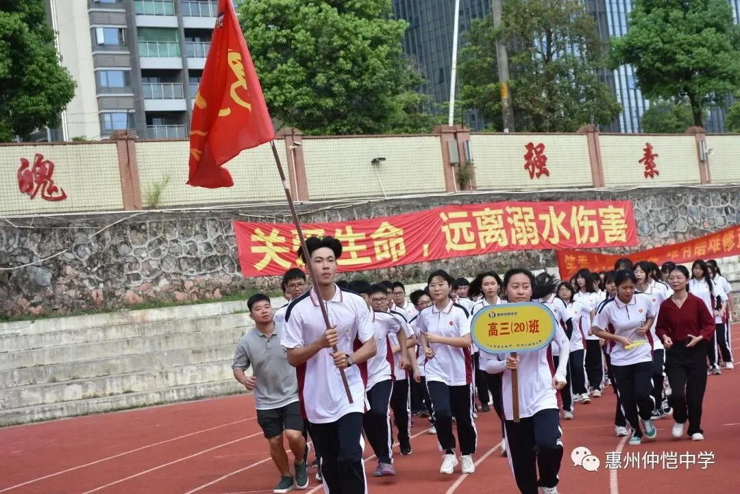 奔向梦想的高三学子