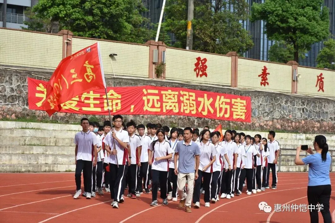 斗志昂扬的高三学子