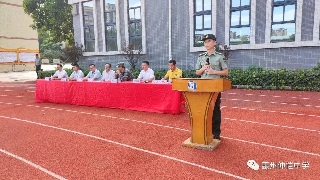 新生代表曾嘉钰同学发言