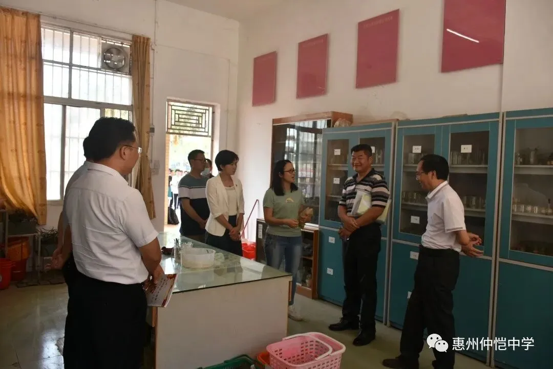 督导组走访仲恺中学实验室