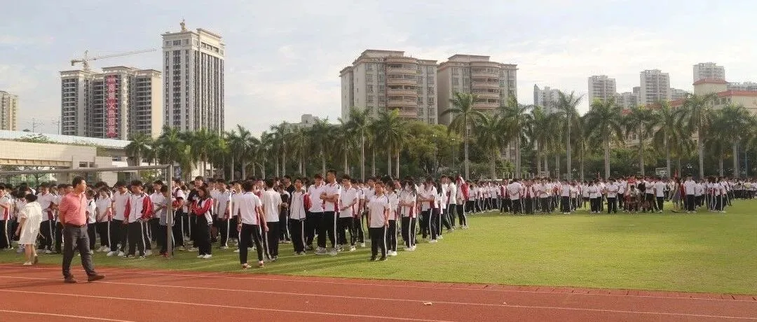惠州仲恺中学高中部成功举行师生避震逃生演练暨安全知识宣讲