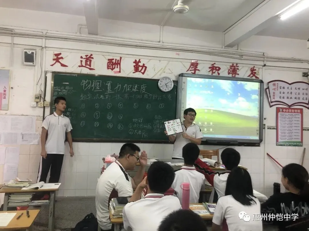 学生们踊跃报名参加模型制作大赛