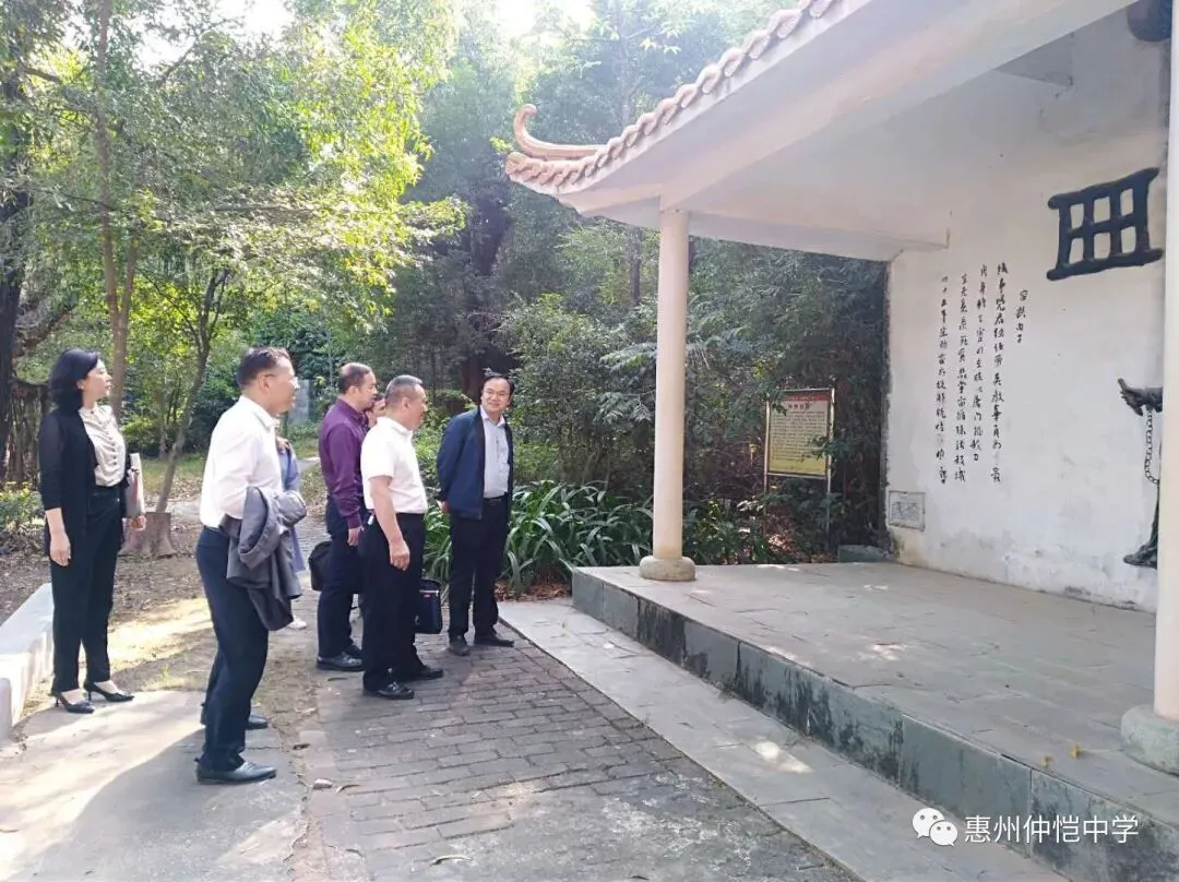 刘谋智副校长介绍学校发展情况