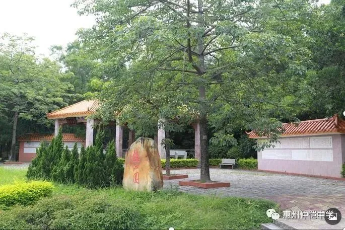 仲恺中学校园内景致四