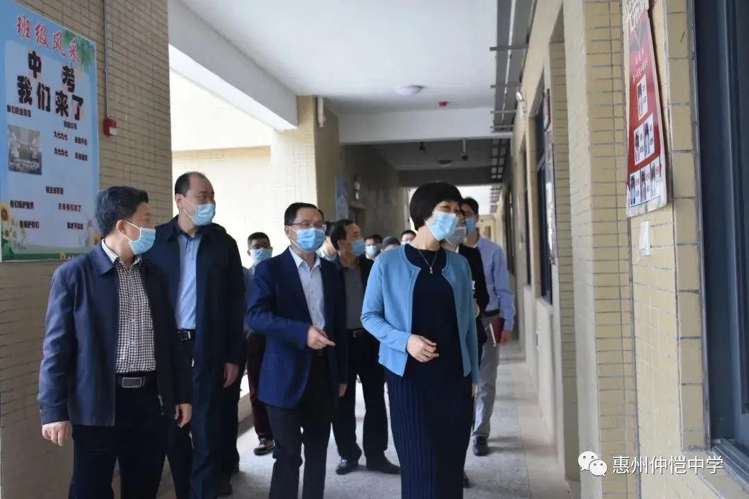 仲恺中学线上教学直播室